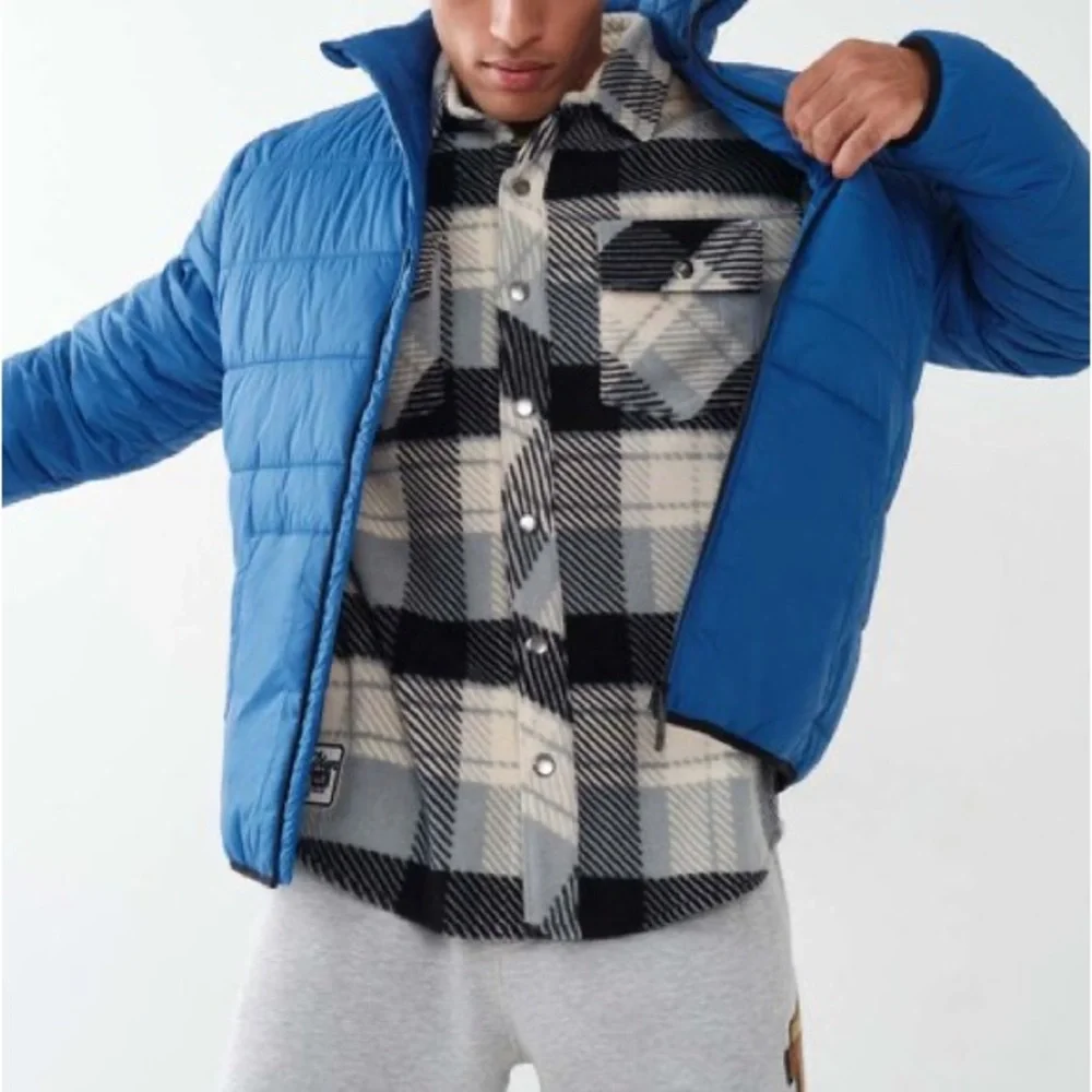 TRUE RELIGION SOLID PUFFER JACKET - Picture 2 of 5